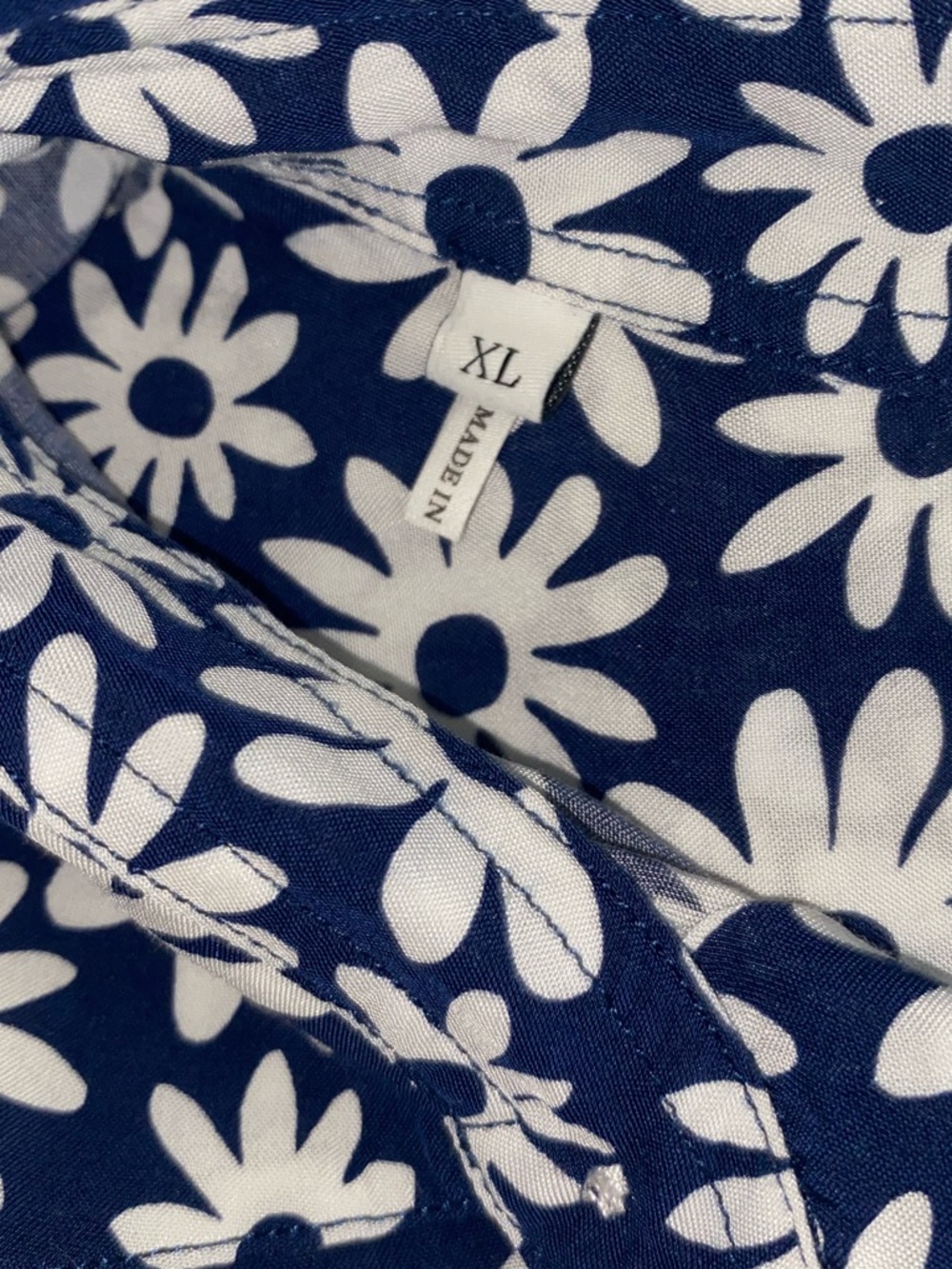 SANDRO Paris Navy and White Floral Print Men’s Button Down Dress Shirt - Picture 5 of 6